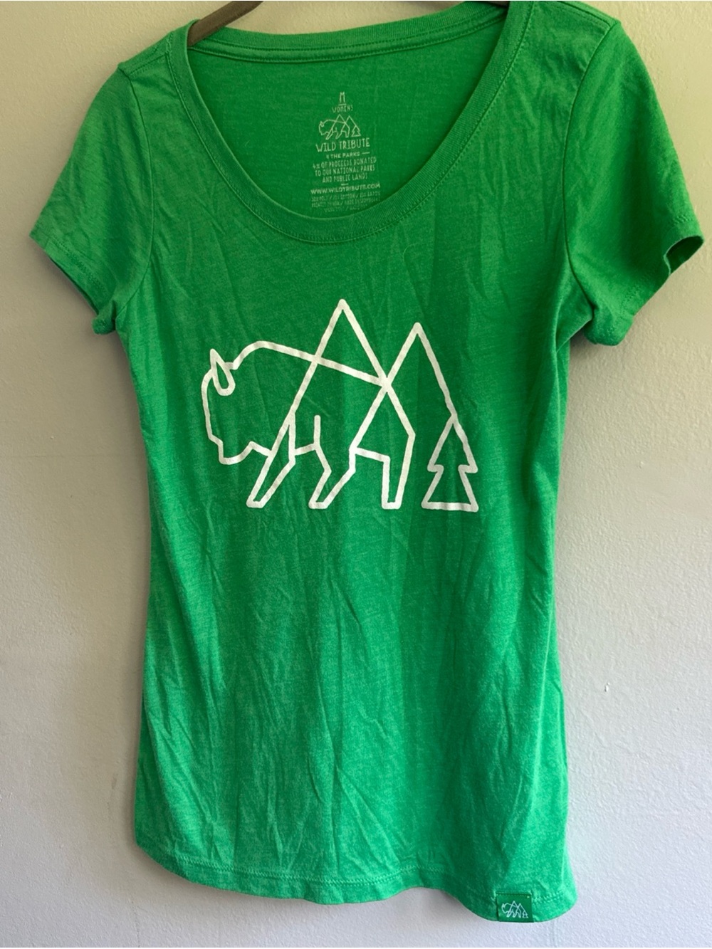 Wild Tribute Women's Green Short Sleeve Graphic Tee